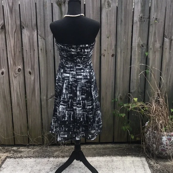 Calvin Klein Black/Gray/Sliver Strapless Formal Dress - Size 4 - Picture 5 of 5